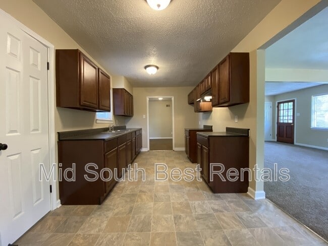 Building Photo - 3336 Emmons Dr