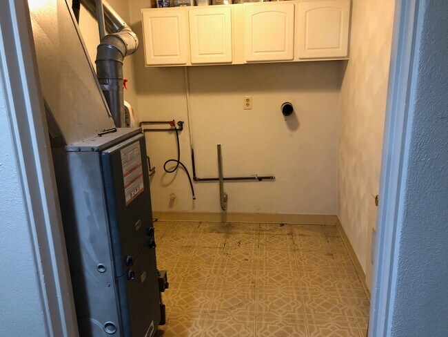 utility - 4 Rosewood Ln