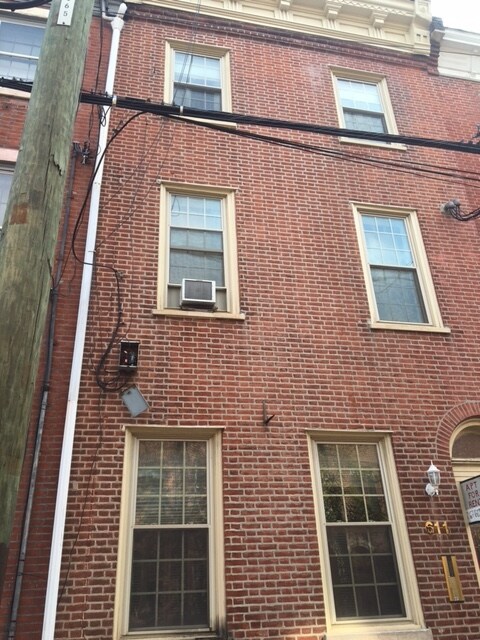 Building Photo - 611 S 10th St