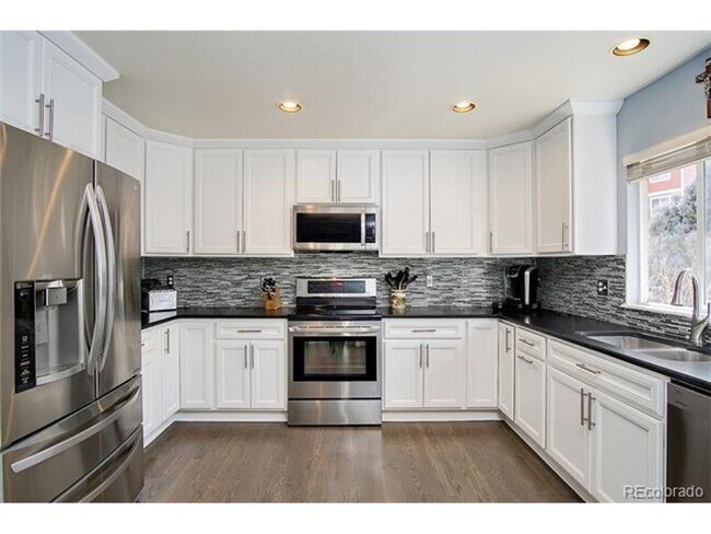 Foto del edificio - Beautiful single family home with 4 bed an...