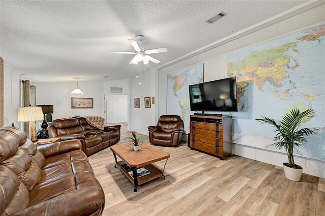 Building Photo - 15701 La Hacienda Dr
