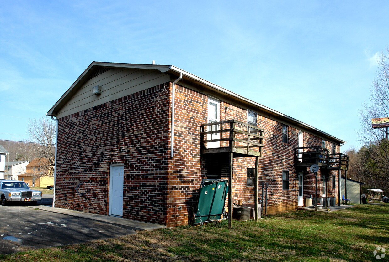 Building Photo - 1305 NW Village Oak Cir