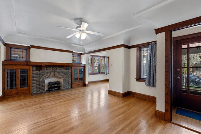 Building Photo - 61st Street