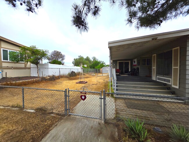 Foto del edificio - 18950 Woodcrest Ln