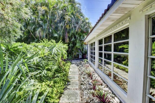 Building Photo - 14 Tropical Dr