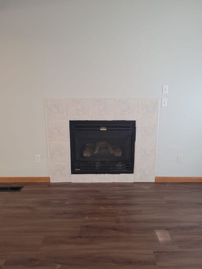 Foto del edificio - Milwaukie home- 3 bedroom 2.5 bath home wi...