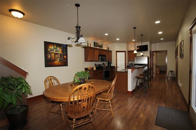 Building Photo - 1141 Forest Glen Dr