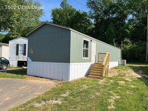 Building Photo - 1660 Dena Dr