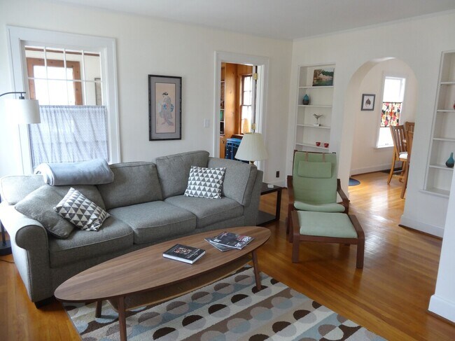 Sala de estar - 2001 Waite Ave
