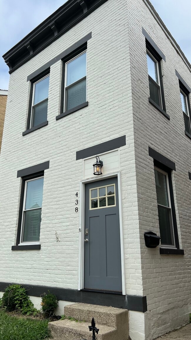 Building Photo - 438 Linden St