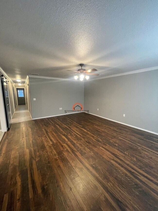 Building Photo - 900 Cameo