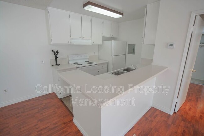 Foto del edificio - 23515 Lyons Ave