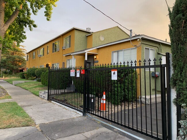 Building Photo - 10745 Addison St