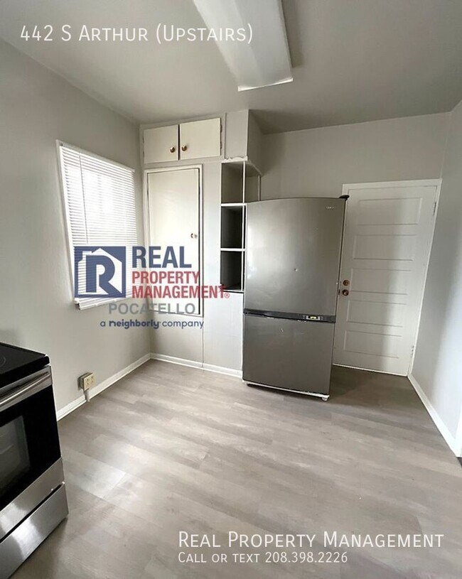 Building Photo - 3 Bedroom 2 bath - Main Home - Pets Negoti...