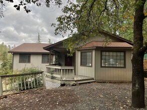 Building Photo - 17519 Alexandra Way