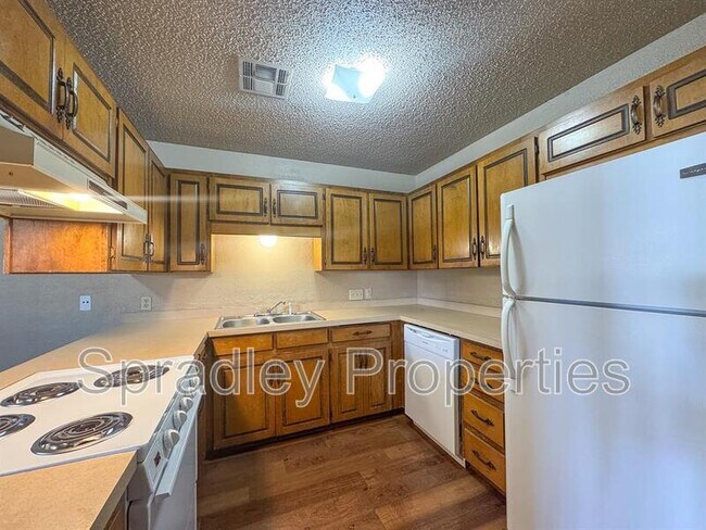 Building Photo - 2409 Patrick Henry St