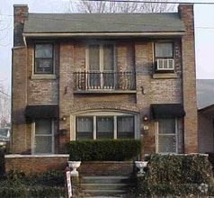 Building Photo - 524 E Chestnut St