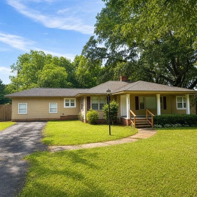 Building Photo - 111 E Belmont Dr