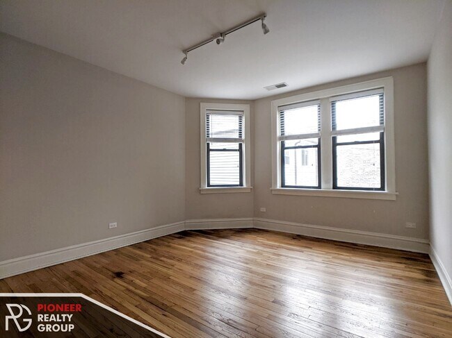 Foto del edificio - 2227 W Wilson Ave