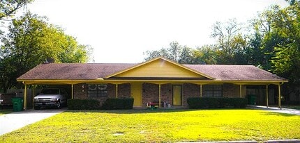Building Photo - 1504 E Pecan St