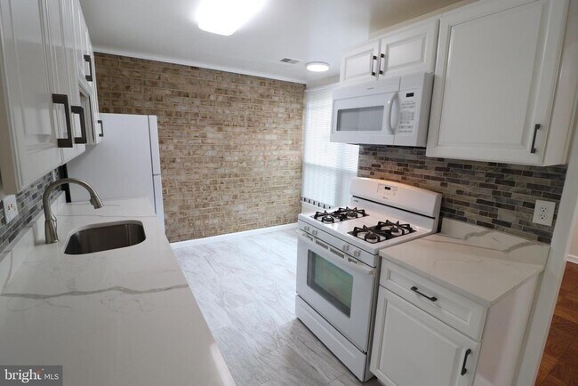Building Photo - 3338 Huntley Sq Dr