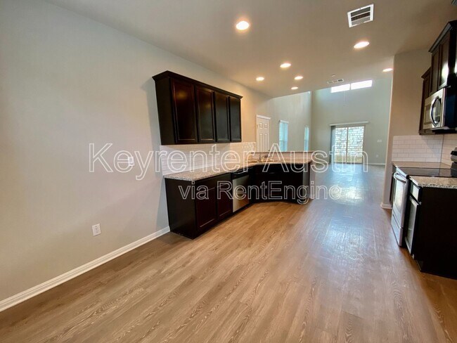 Foto del edificio - 516 E Slaughter Ln