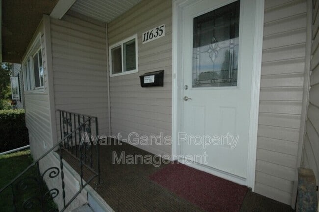 Photo du bâtiment - 11635-1111a 111a Ave NW