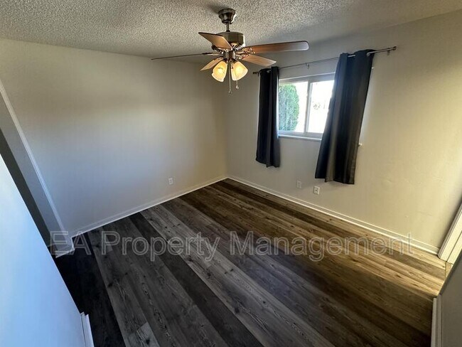 Building Photo - 3232 Louraine Cir