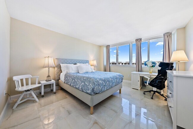Building Photo - 2773 S Ocean Blvd