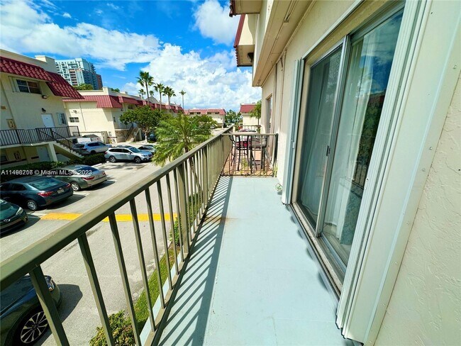 Building Photo - 8650 SW 67th Ave