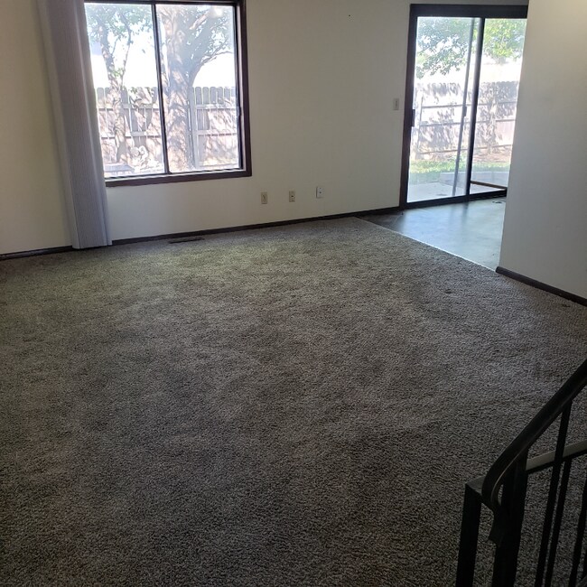 Foto del edificio - 2313 S White Oak Dr