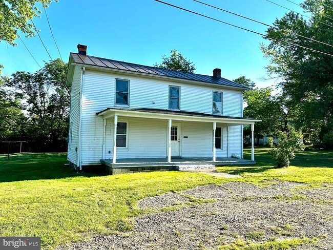 Building Photo - 303 E Lee St