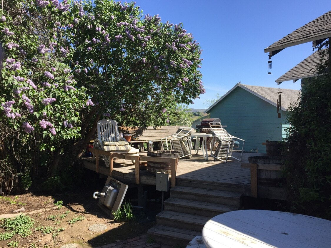 381 Baker Rd, Selah, WA 98942 House for Rent in Selah, WA