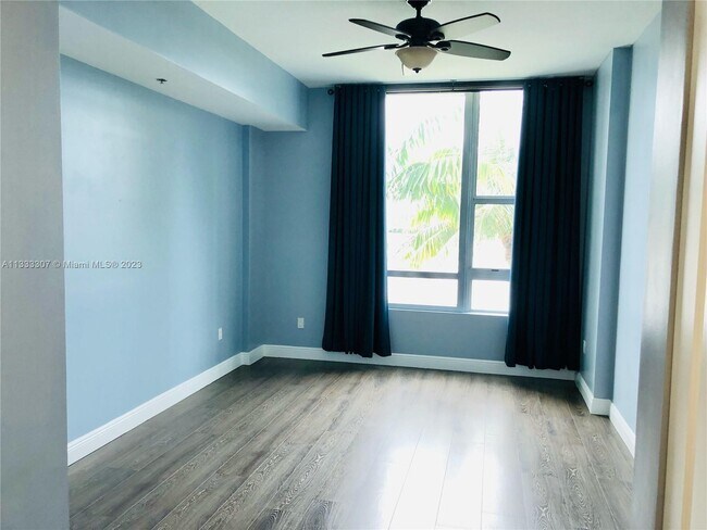 Foto del edificio - 2681 N Flamingo Rd