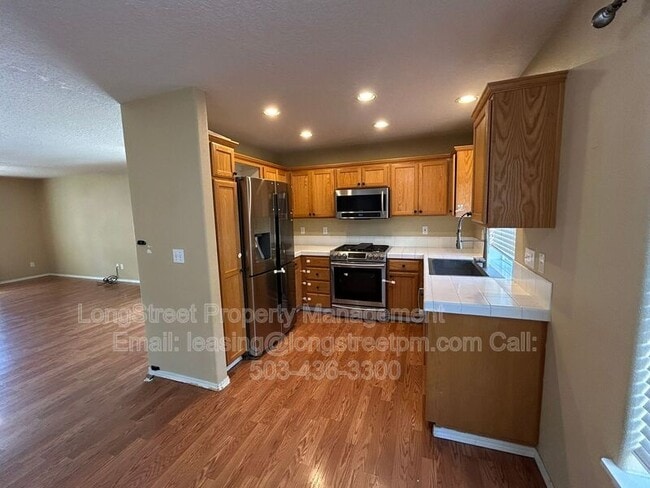 Building Photo - 2958 NE 13th Dr