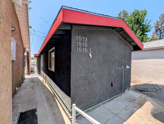 Building Photo - 1575 1/2 Munson Avenue