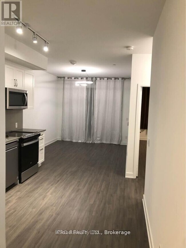 Photo du bâtiment - 681 Yonge St
