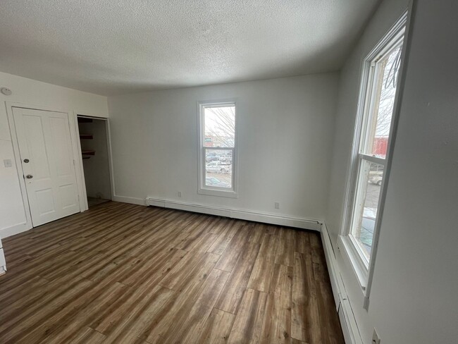 Building Photo - 608 Norwood St