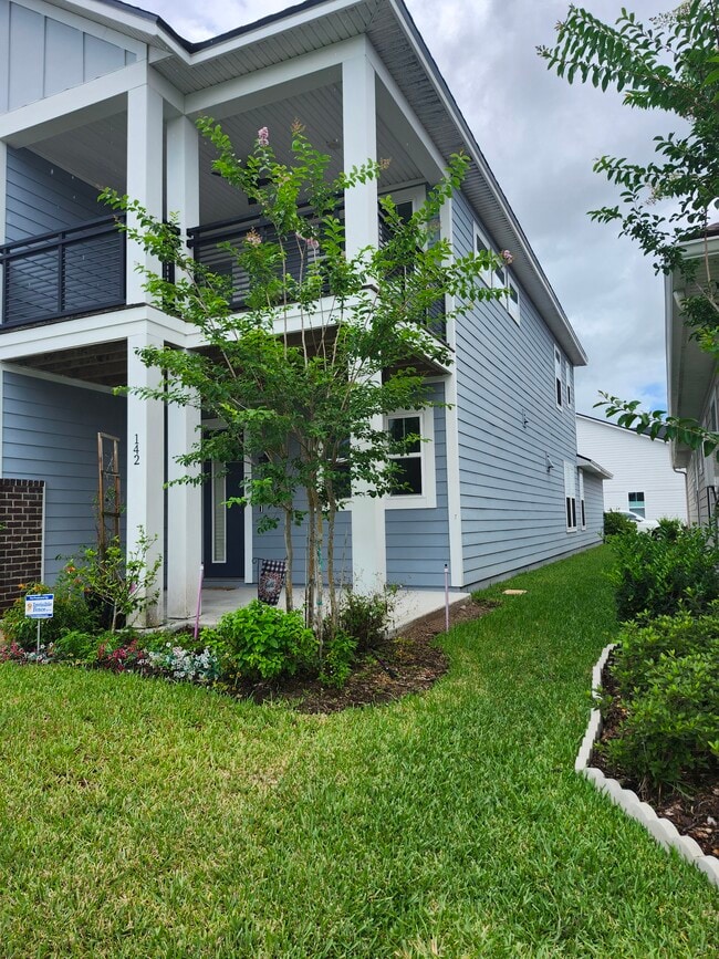 Building Photo - 142 Pk Ctr Ave