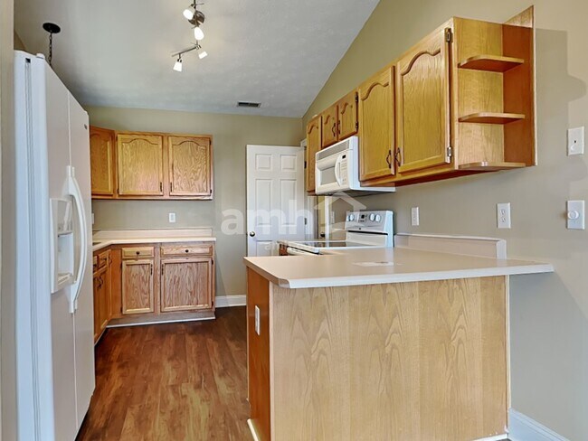 Building Photo - 146 Green Knoll Dr