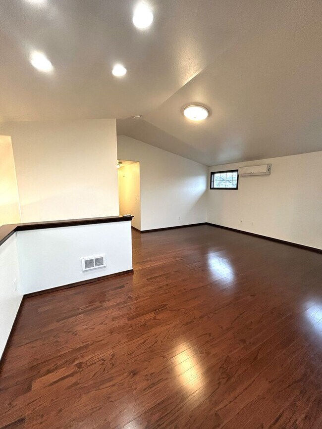 Foto del edificio - Large 4 bedroom 2 bath home