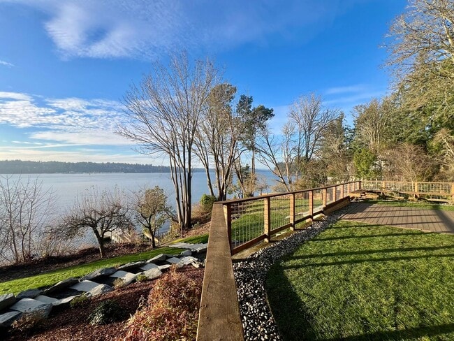 Building Photo - Private Waterfront Apartment