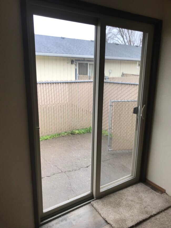 entrance to back deck - 844 Morton Plz