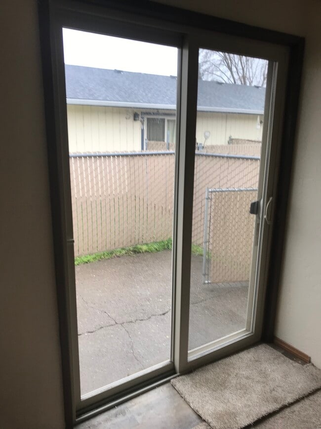 entrance to back deck - 844 Morton Plz