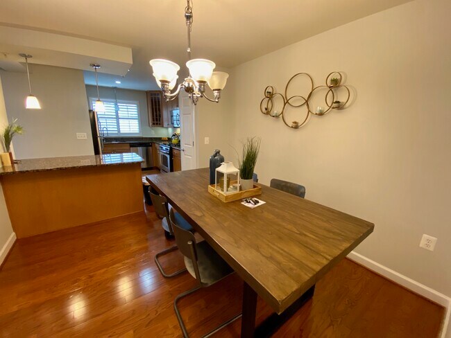 espacio de comedor - 4149 S Four Mile Run Dr