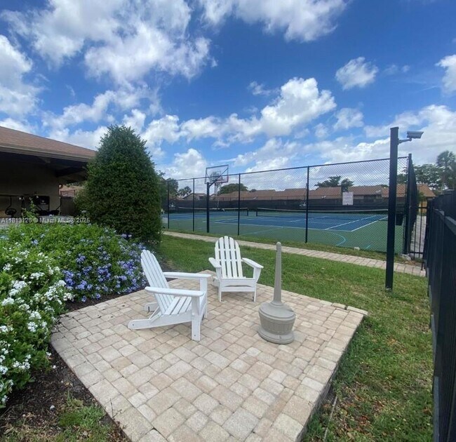 Foto del edificio - 8015 SW 21st Ct