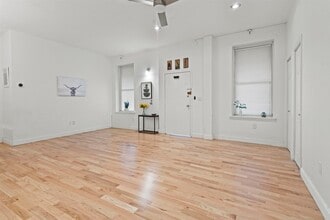 Building Photo - 187 Wayne St