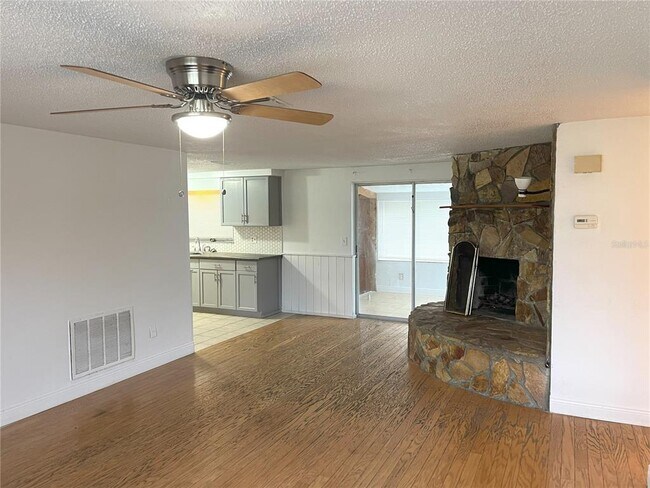 Building Photo - 15813 Sea Pines Dr
