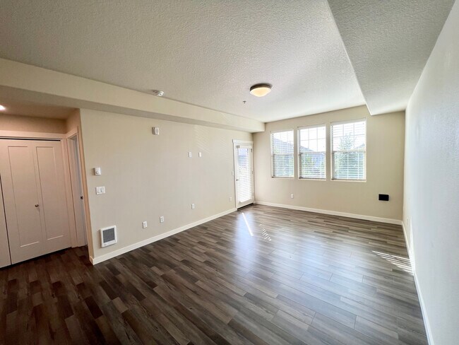 Foto del edificio - 16322 NW Chadwick Way