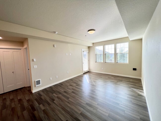 Building Photo - 16322 NW Chadwick Way